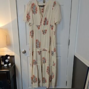 Chic Cream Floral Maxi Dress